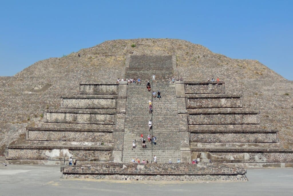 pyramide de la lune de teotihucan mexique, saison mexique