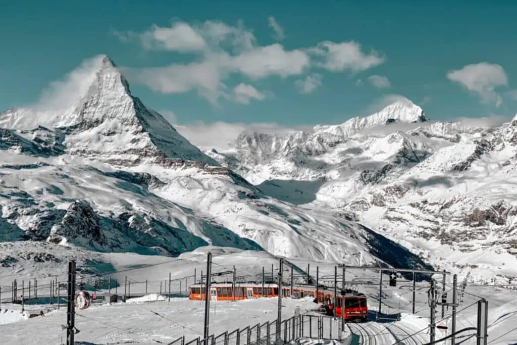 montagne matterhorn avec son train, que voir suisse