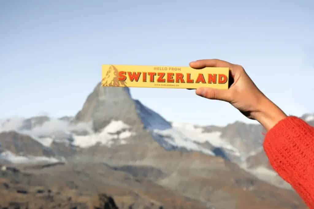 chocolat switzerland face a la montagne suisse