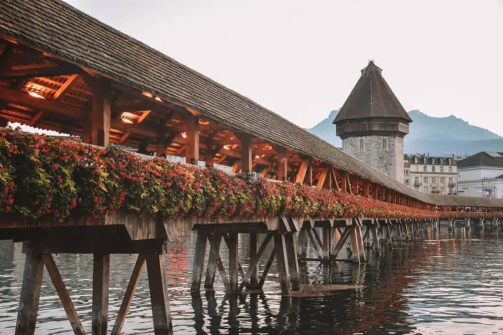 pont de berne fleuri en suisse
