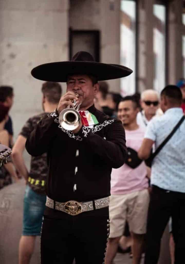 Mariachi mexician jouant de la trompette, que voir a guadalajara